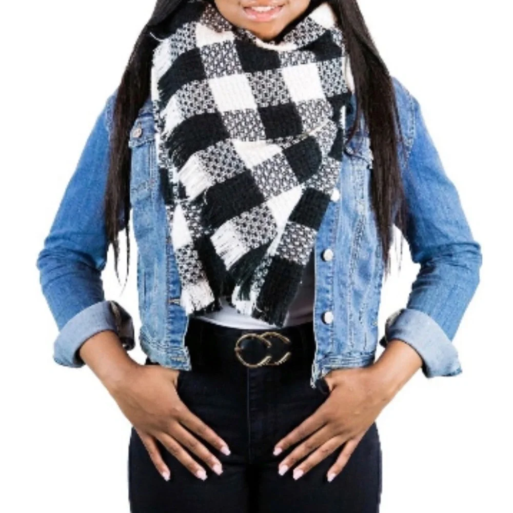 🆕 Buffalo plaid ivory white & black fringe scarf one size
